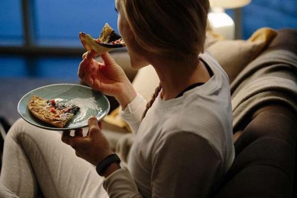 Hãy cùng tìm hiểu việc ăn khuya có tốt không?