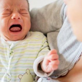 Trẻ bị ho khi giao mùa có phải là biểu hiện đáng lo không?