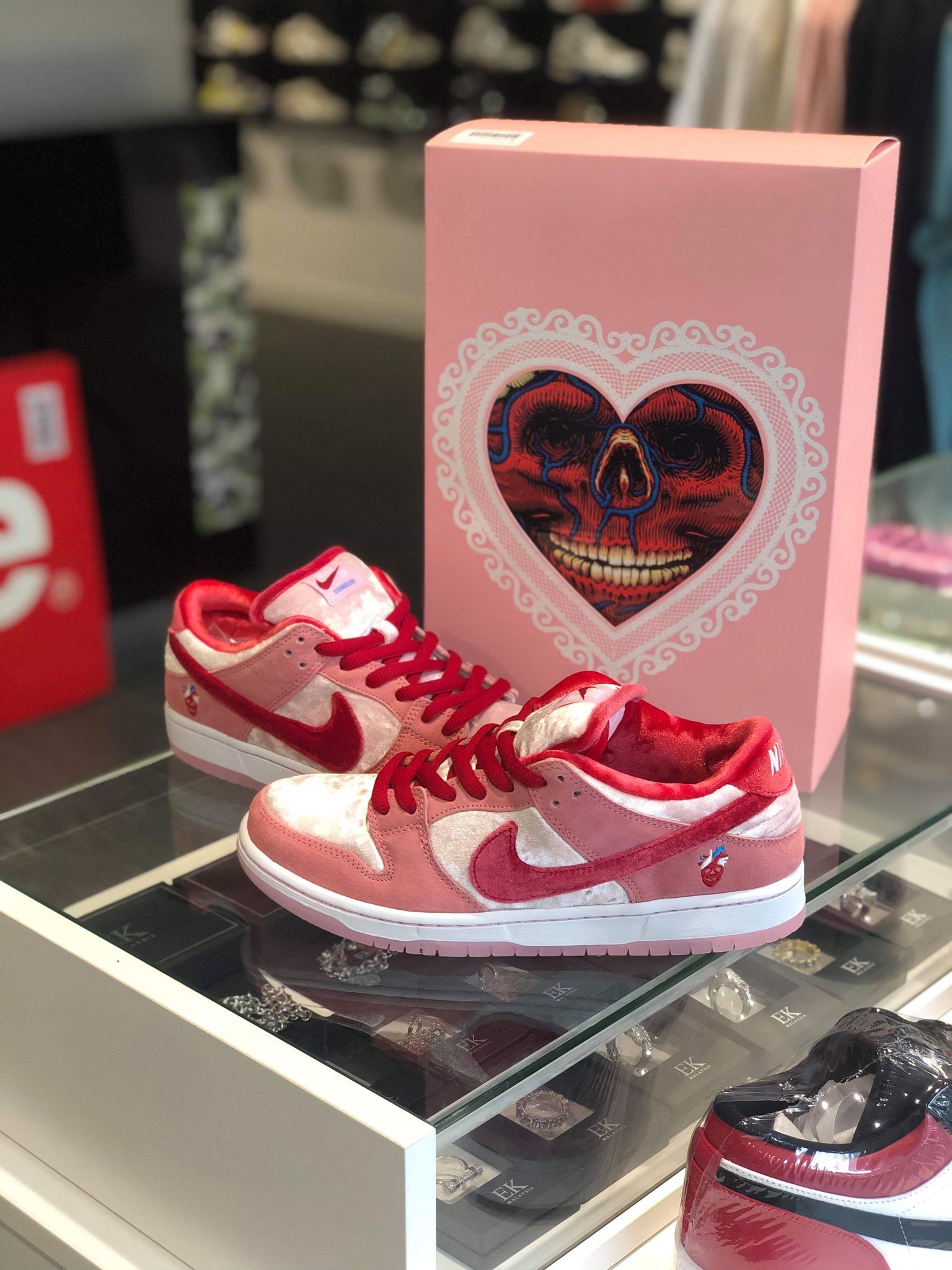 Đánh giá giày Nike SB Dunk - Mua ở đâu giá rẻ và chất lượng