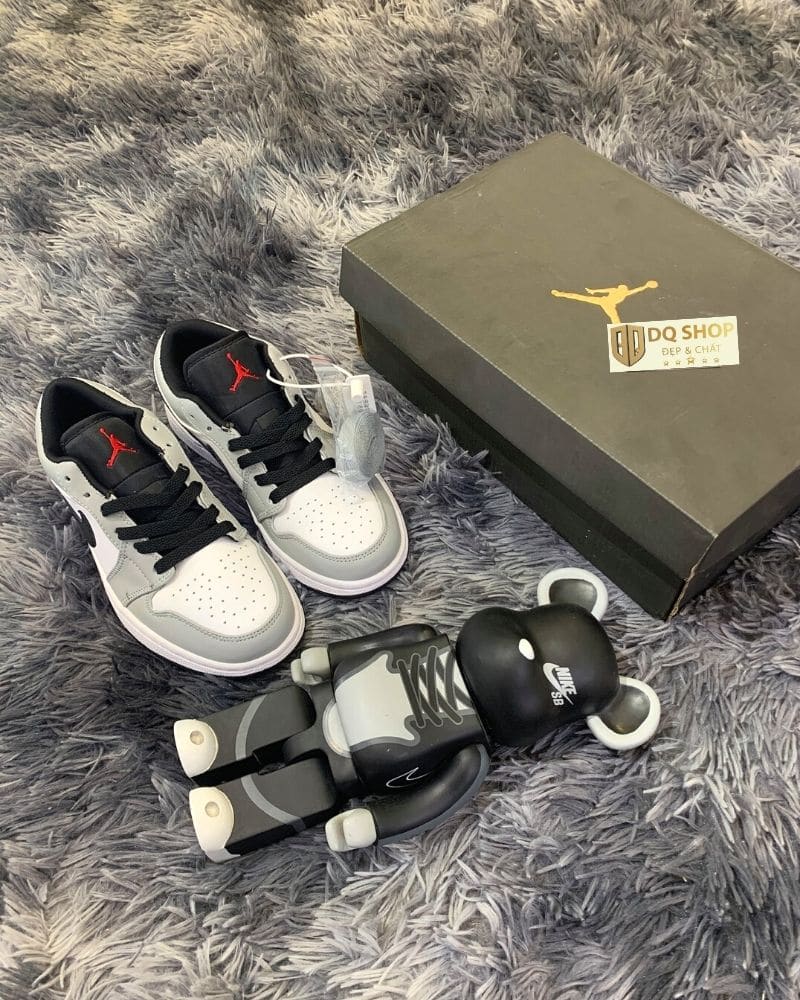 Đánh giá chi tiết giày Jordan 1 Low Light Smoke Grey và phối đồ cực chất