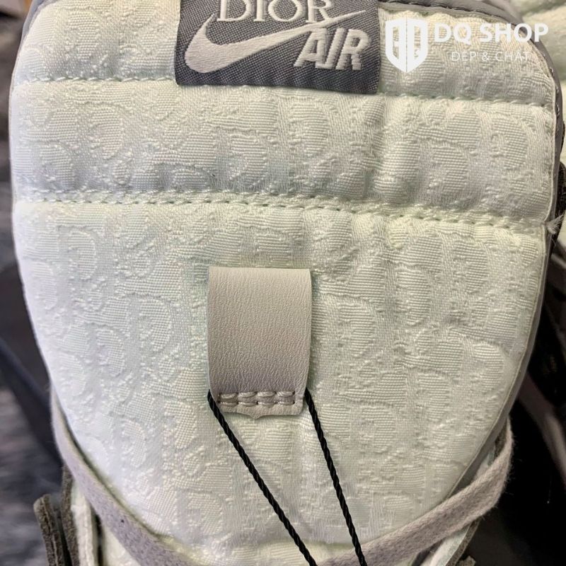 Đánh giá chi tiết giày Nike Air Jordan 1 Dior gây sốt giới trẻ thời gian qua