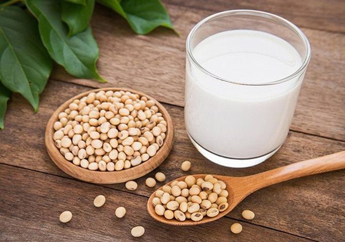 Con gái uống sữa đậu nành có tốt không? Công dụng tuyệt vời từ thức uống đơn giản