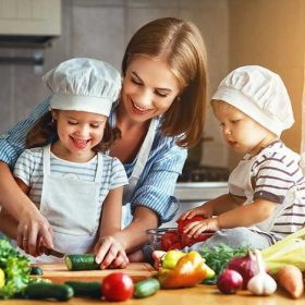 Chăm sóc bé khi chuyển mùa: Những nguyên tắc “vàng” bố mẹ cần nhớ