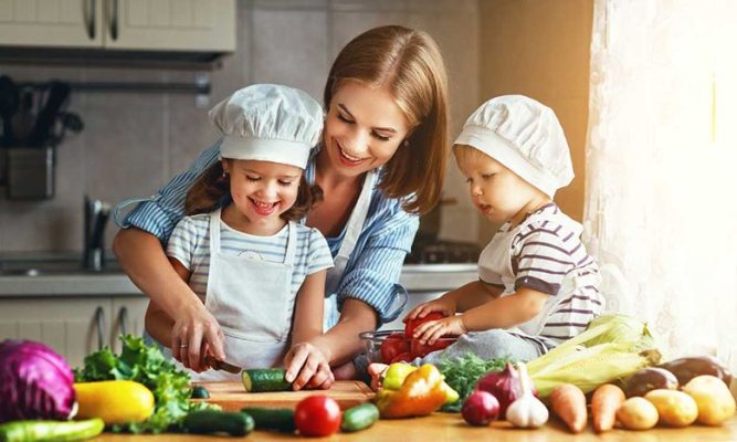 Chăm sóc bé khi chuyển mùa: Những nguyên tắc “vàng” bố mẹ cần nhớ