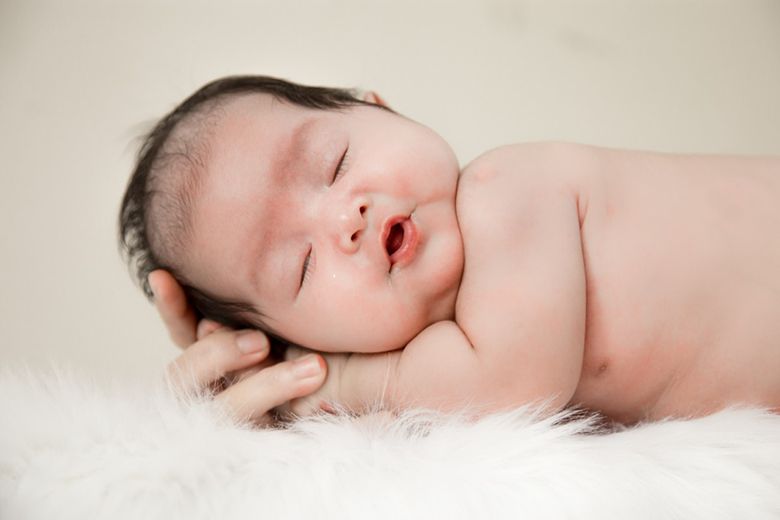 Chăm sóc bé khi chuyển mùa: Những nguyên tắc “vàng” bố mẹ cần nhớ