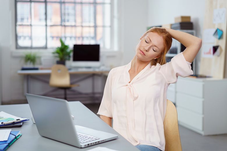Tổng hợp 3 cách thư giãn vùng cổ cho dân văn phòng