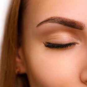 Điêu khắc hay phun, thêu lông mày - Cả 3 lần lượt bị “thất thế”
