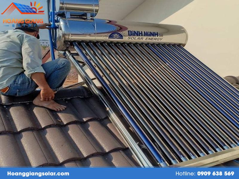 Hoàng Giang Solar chuyên vệ sinh bình nước nóng năng lượng mặt trời TPHCM