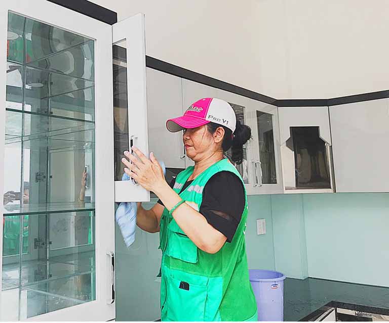 Bật mí cách xử lý thảm văn phòng bị dính cà phê