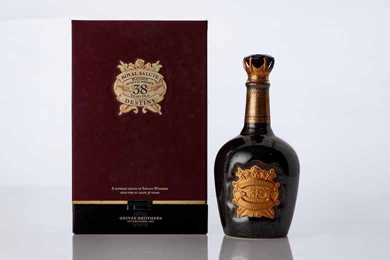 So sánh rượu chivas 25 và rượu chivas 28 - Sự khác biệt và đặc trưng của hai “huyền thoại”