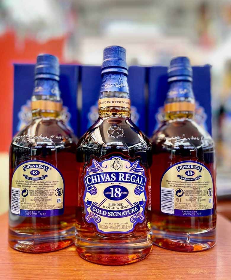 Rượu Chivas 18 - Dòng rượu Chivas đẳng cấp từ hương vị đến màu sắc và thiết kế 