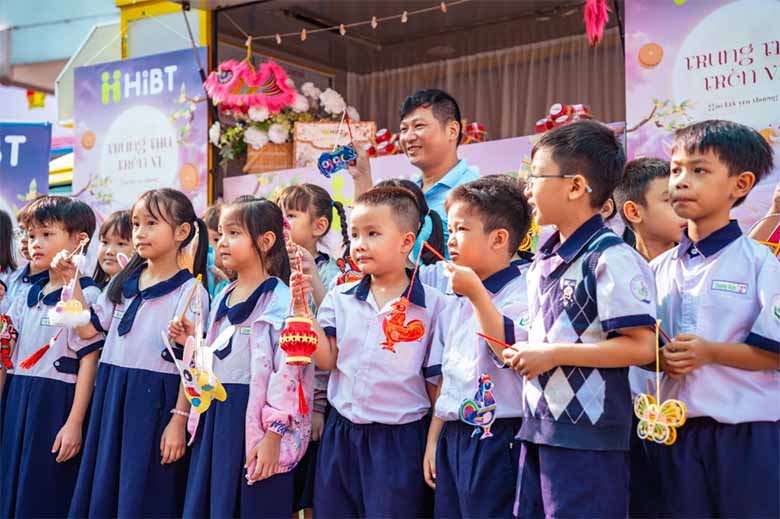 HiBT mang niềm vui đoàn viên và sẻ chia cùng song hành, tròn vị Trung thu 

