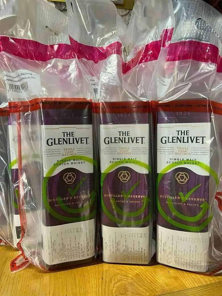 Rượu Glenlivet Tím Xách Tay – Món Quà Biếu Tặng Đẳng Cấp
